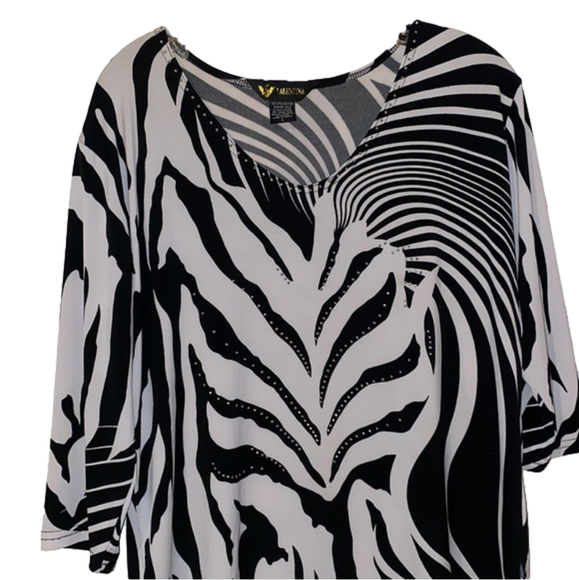 3/$30 Vintage Valentina Shirt - Picture 1 of 4